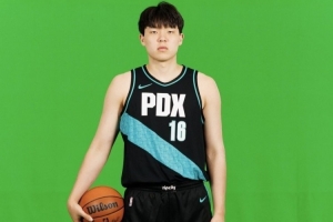 城市版球衣定妝照！美網(wǎng)友呼吁：讓楊瀚森每場(chǎng)打48分鐘吧 拜托