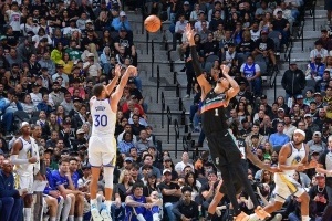 媒體人：庫里和UA的矛盾看起來(lái)比想象中大 中國品牌加油追一把？