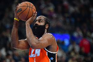 時(shí)隔4年半再砍40+三雙！哈登上一次做到這點(diǎn)還是效力籃網(wǎng)第一年