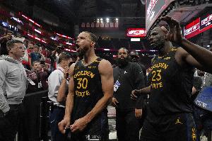 庫里夸遍隊友：對手很出色但我們有太多人挺身而出 大愛(ài)這種場(chǎng)面