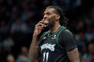 填滿(mǎn)數據欄！里德全場(chǎng)12投5中 得到12分12板4助2斷2帽