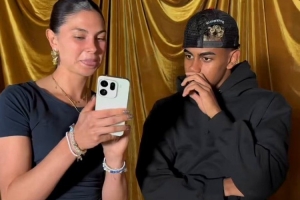 厲害！亞馬爾看兒時(shí)照片猜球員，內馬爾、德容、梅西、萊萬(wàn)全猜中