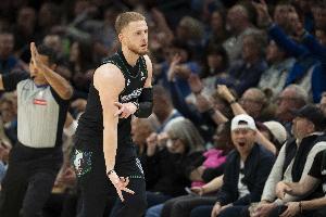 三分殺人！迪文岑佐11中6&三分10中5拿到20分 另有6板5助1斷