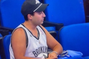 嘲諷拉滿(mǎn)??魔術(shù)主場(chǎng)kiss cam環(huán)節 情侶親嘴后聚焦籃網(wǎng)單身球迷