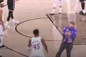 騎士隊記：沖進(jìn)場(chǎng)試圖與米切爾合影球迷被NBA終身禁止觀(guān)賽！