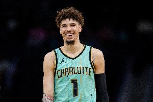 狼記：三球在面試時(shí)說(shuō)想當美國總統 把森林狼嚇跑了