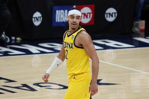 打得真好！內姆哈德首節5中4&3記三分拿下11分1板2助1帽