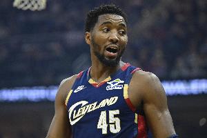 米切爾：今晚球隊頂住了壓力 我們保持了應有的水準