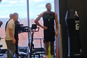 早日回歸！隊記曬塔圖姆近期訓練視頻：體型保持得很好 心情不錯