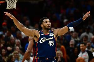 末節14分定勝局！米切爾21中10砍全場(chǎng)最高30分外加5板5助