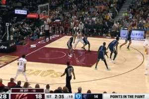 又高難度！米切爾撤步點(diǎn)起阿爾達馬想騙犯規 裁判沒(méi)吹但三分扔進(jìn)