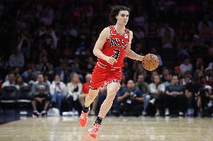 漸入佳境！吉迪半場(chǎng)8中4拿到12分3板4助1斷 首節3中0&次節5中4