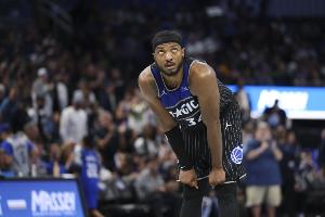 關(guān)鍵罰球違例！小卡特11中5拿到15分6板4帽 6犯離場(chǎng)