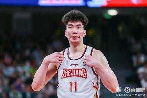 個(gè)人有哪些進(jìn)步？余嘉豪：心態(tài)、對比賽中機會(huì )的判斷、身體對抗