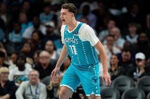 移動(dòng)速遞！卡爾克布倫納補防扇飛奎克利三分