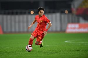 媒體人：唐天翼受中甲球隊青睞是好事，他最近專(zhuān)心踢球沒(méi)再犯錯