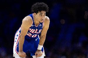 我成空氣了！麥凱恩沒(méi)有出手所有個(gè)人數值皆為0 賽季至今未得分