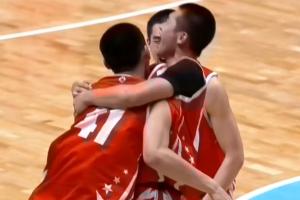 最后時(shí)刻屢有關(guān)鍵貢獻！何文煒全場(chǎng)得到10分6板6助3斷