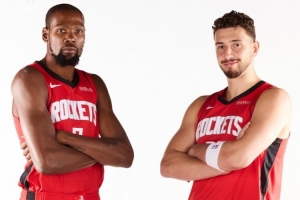 火箭官方：火蜜們 來(lái)給杜蘭特+申京組合取個(gè)名吧？