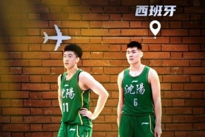 媒體人：黃秋實(shí)張峻豪啟程后被畢巴放棄 后者被提醒兩人打架禁賽