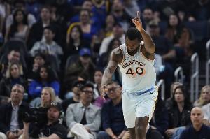 雙煞統治關(guān)鍵時(shí)刻！巴恩斯14中9砍下23+5 凱爾登15中8砍18+7