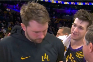 里夫斯：干得漂亮朋友 東契奇：他想成為我朋友但我并不允許??