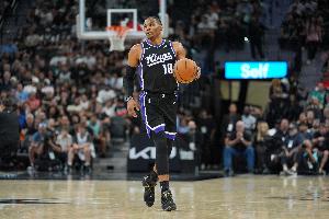 表現積極！威少半場(chǎng)5中2拿到5分5板3助2斷