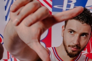 鍵盤(pán)俠|申京大腚懟暈莫布里！??1月時(shí)竟有專(zhuān)家想送走申京留綠皇