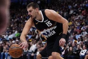 視野開(kāi)闊！約基奇中線(xiàn)長(cháng)甩助攻沃特森打進(jìn)壓哨球