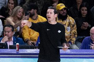 雷迪克：先發(fā)陣容打得不錯 不會(huì )拘泥固定方案在此基礎上繼續打磨