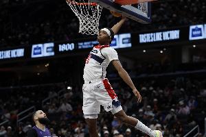 不防守了？庫利巴利正面持球直接加速過(guò)掉蘭德?tīng)?上演滑翔劈扣