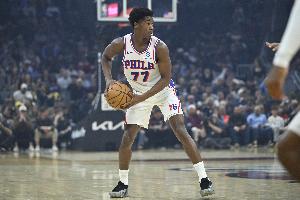 效率不高！埃奇庫姆半場(chǎng)8投僅2中拿到7分3板 前6次出手均打鐵