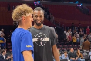 小兄弟會(huì )來(lái)事兒！波杰姆斯基賽前找到前隊友維金斯 兩人擁抱寒暄