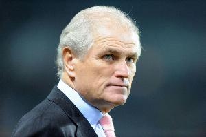 卡爾德?。翰幌Ｍ蜀R變?yōu)橛邢薰?，若伯納烏翻新超預算應解釋