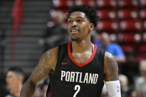 鐵了鐵了！新秀樂(lè )福半場(chǎng)6中0&三分4中0靠罰球得1分 另有3板1助