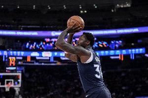 穩定火力！蘭德?tīng)柊雸?chǎng)11中6拿到17分4板 罰球4中4