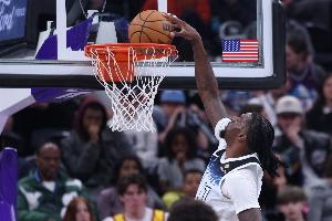 根本停不下來(lái)！里德半場(chǎng)13中9&三分7中4砍23分 第二節獨攬18分