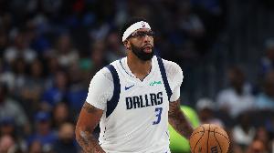 絕平被吹犯規！美媒調侃：聯(lián)盟希望獨行俠馬上交易濃眉并擺爛