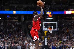 也不咋好！杰倫·史密斯替補12分鐘 6中2&三分4中1拿到5分2帽