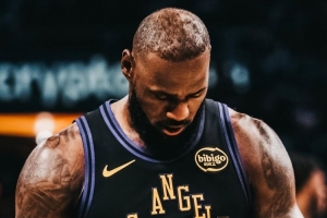 詹姆斯IG曬個(gè)人賽季首秀組圖 里夫斯和蒂耶羅評論??