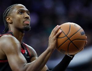 內外開(kāi)花！馬克西半場(chǎng)13中8爆砍23分 三分7中3