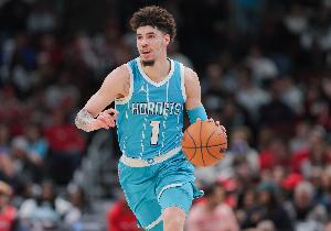 美記報道自己對球隊不滿(mǎn)愿意離隊！三球更推回應：??