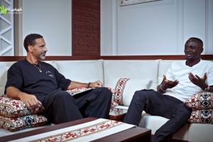 馬內：我媽媽討厭足球認為是浪費時(shí)間 16歲我借錢(qián)第一次逃出村子