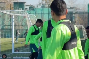 記者曬北京國安訓練視頻：2025賽季最后四場(chǎng)，努把勁兒！