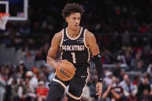 苦苦支撐！杰倫·約翰遜上半場(chǎng)8中6砍15+5+5 沃克9中5砍下13+2帽