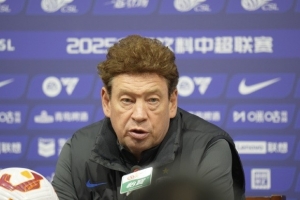 斯盧茨基：明天是本賽季最后一場(chǎng)比賽，努力發(fā)揮最好精神面貌