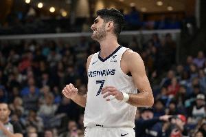 插翅難逃！基根·穆雷晃飛阿爾達馬出手三分被后者追回換手蓋掉