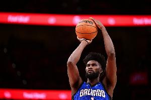 一球不丟！艾薩克半場(chǎng)出戰6分鐘 4中4&三分1中1拿9分3板1帽