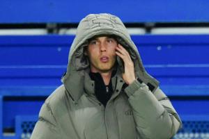 記者：帕爾默晚上在家時(shí)左腳小腳趾不小心撞到了門(mén)上，導致受傷