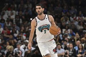 游刃有余！阿爾達馬半場(chǎng)9中6拿到15分4板 三分4中2